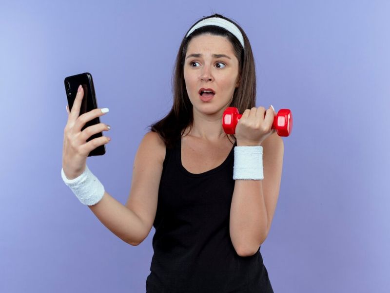 a women taking picture of herself while doing workout 