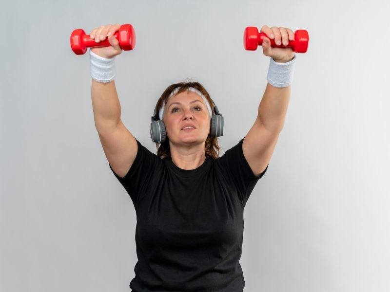 A person lifting a light dumbbell with good form.
